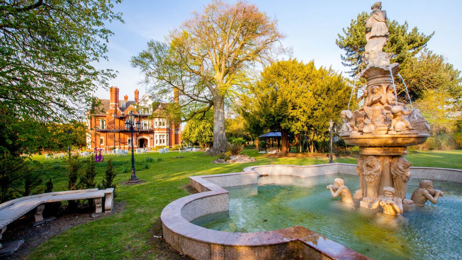 Berwick Lodge grounds and fountain